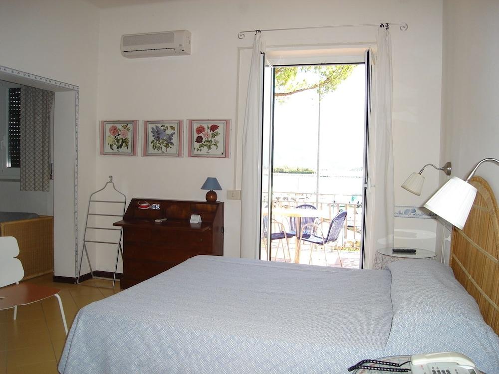 Hotel Sette Archi Bocca di Magra エクステリア 写真