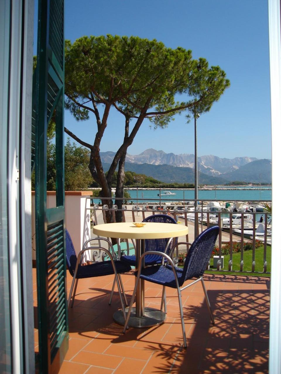 Hotel Sette Archi Bocca di Magra エクステリア 写真